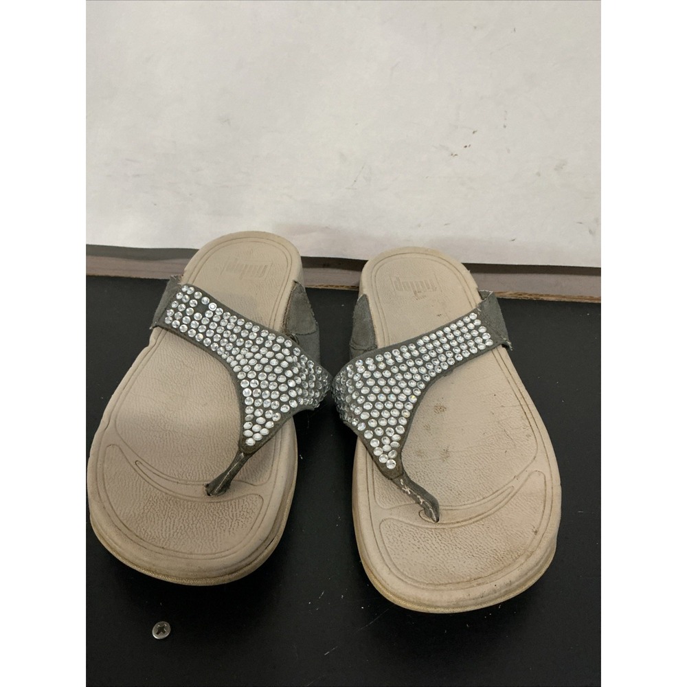 FitFlop Womens Gray Leather Crystal Rhinestone Thong Sandals Size 6